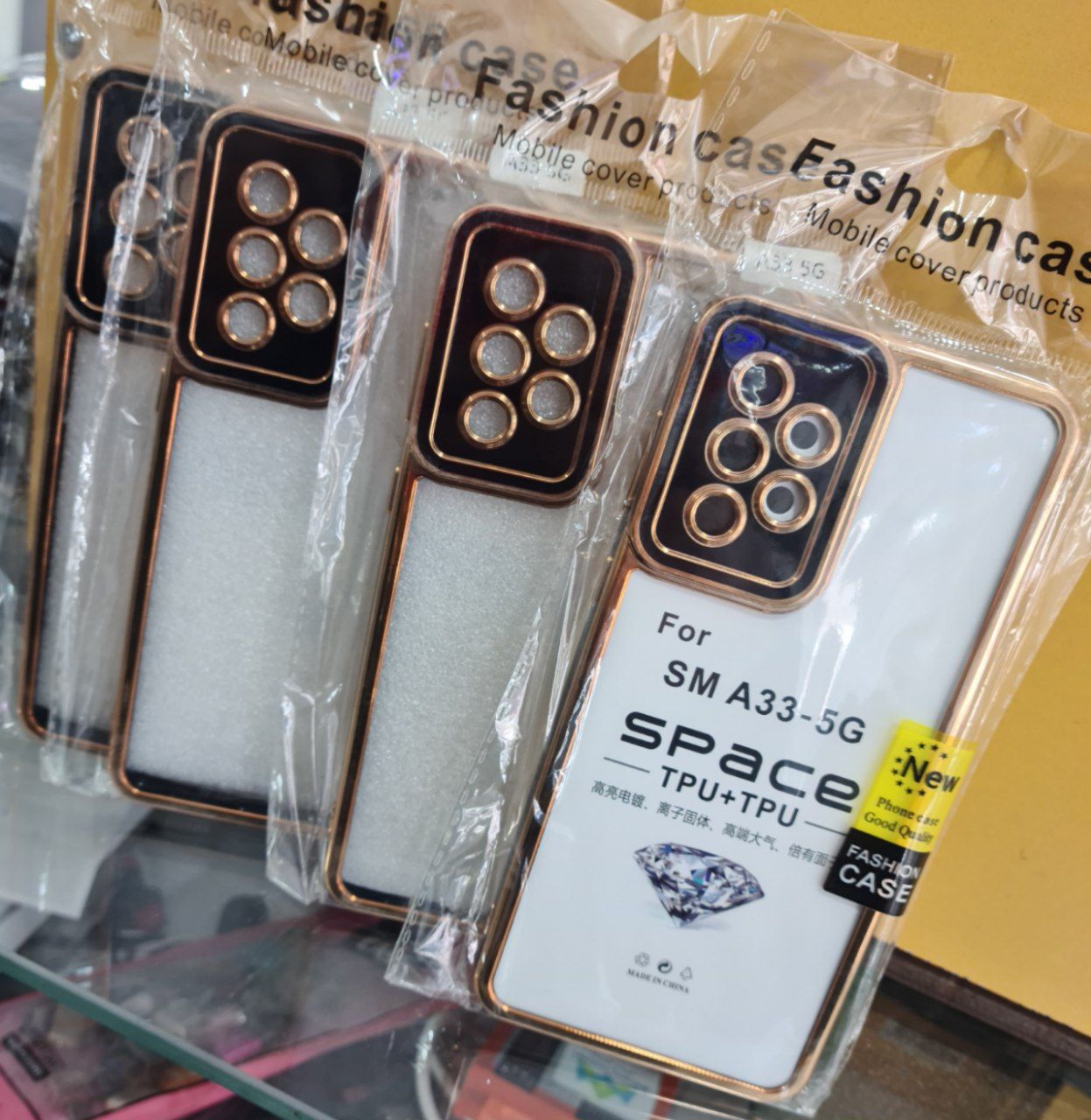 قاب دور طلایی